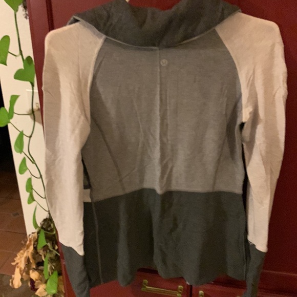 Beautiful Lululemon jacket in good condition - Picture 2 of 6
